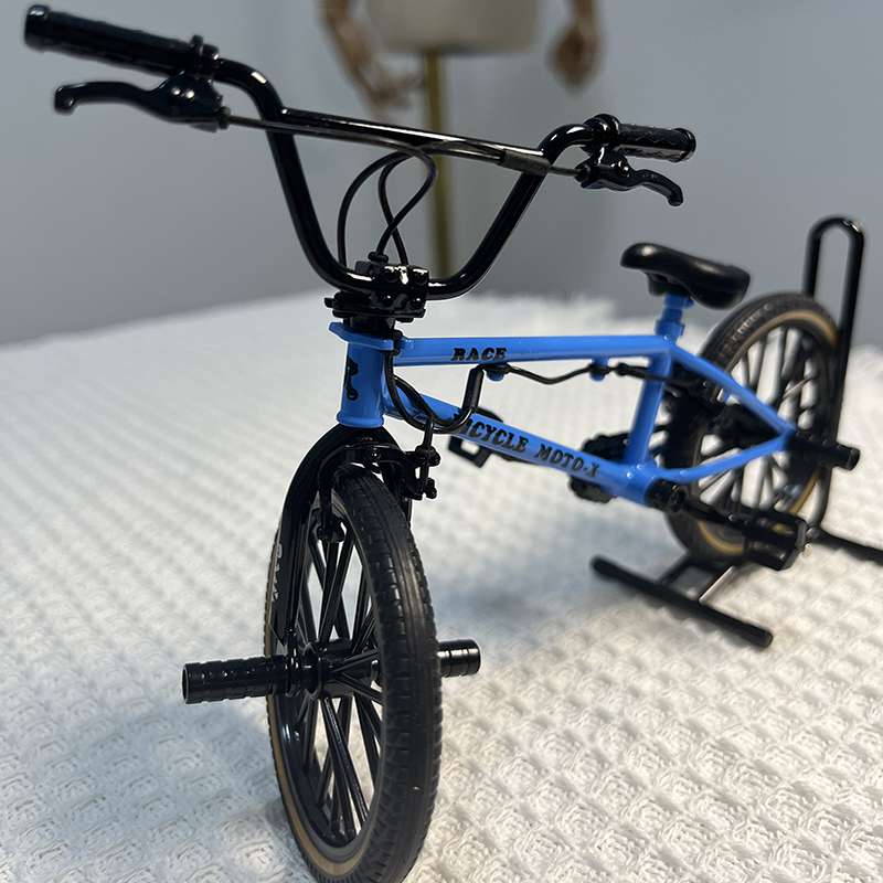 Mountain Biking Blue Mountains - 1:8 Mini Model Alaşım Bisiklet Park